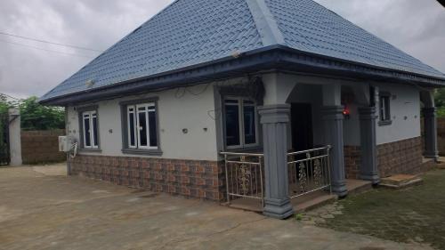Cozy 3-Bedroom Tradebybata Guest House FUNAAB in Alli Iwo
