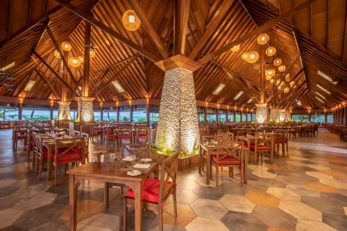 餐廳, 瑞希法魯度假村 (Reethi Faru Resort ) in 拉加環礁