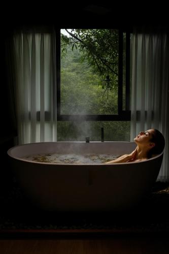 Shower, YesHue Eco in Bach Ma National Park