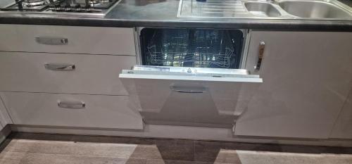 Solid Mirror Home Milton Keynes in قرب المركز