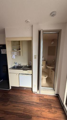 Osaka Umeda West JR Tsukamoto Inn 404