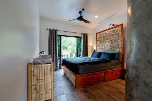 Samui Hills Resort in Taling Ngam