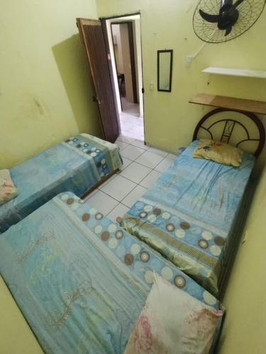 3 twin beds