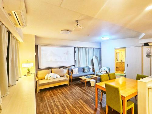 OPEN#신주쿠와 시부야 접근성 좋은 집#편의점2분#8명#예쁜집#114m2#침대5