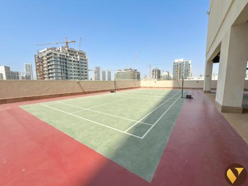 Vogue Jumeirah Village Circle - Stylish One Bedroom Apartment in Jeewar Tower with Balcony, Pool and Gym, Dubái (foto 6)