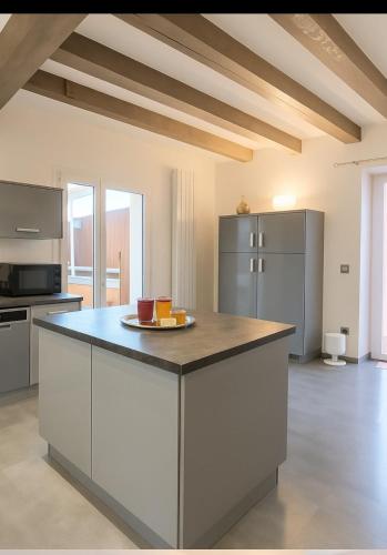 Maison de village chaleureuse avec terrasse 3 étoiles (Maison de village chaleureuse avec terrasse 3 etoiles) in Serrieres-en-Chautagne
