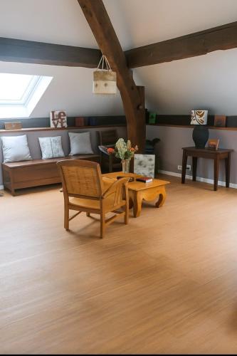 Maison de village chaleureuse avec terrasse 3 étoiles (Maison de village chaleureuse avec terrasse 3 etoiles) in Serrieres-en-Chautagne
