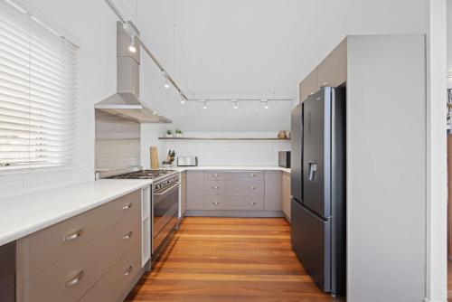 Jarrah Lodge - Sleeps 10 - Merrijig in เมาท์บัตเลอร์