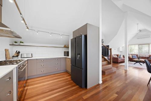 Jarrah Lodge - Sleeps 10 - Merrijig in เมาท์บัตเลอร์