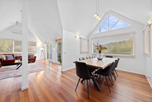 Jarrah Lodge - Sleeps 10 - Merrijig in เมาท์บัตเลอร์