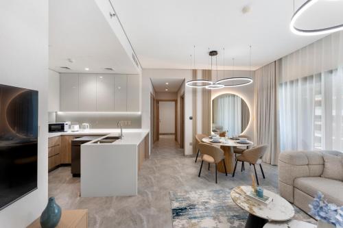 Brand New 2BR Peninsula One with Burj Khalifa View, Дубай (фото 8)