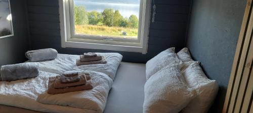 Arctic Cabin - Mellomgaard on southern Kvaløya #sauna & bbq hut on site! in Kvaloysletta