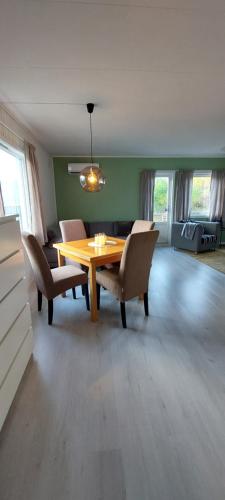 Arctic Cabin - Mellomgaard on southern Kvaløya #sauna & bbq hut on site! in Kvaloysletta