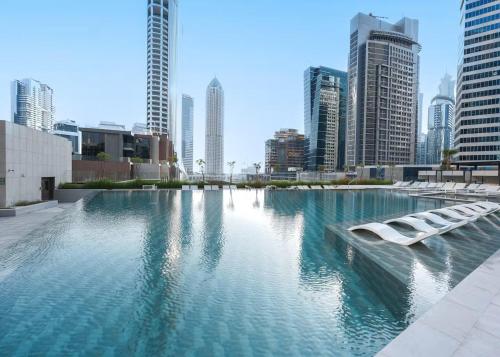 Brand New 2BR Peninsula One with Burj Khalifa View, Дубай (фото 4)