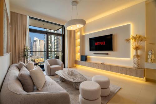 Luxurious 4BR with Boulevard View - 10 min to Burj & Mall, Дубай