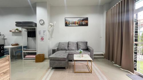 hidden loft, 5 mins to Songklanagarind Hospital โรงพยาบาลมอ หาดใหญ่ only 4 people, Hat Yai (photo 5)