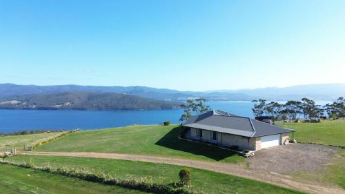 Bruny Horizon - Where the Country meets the Sea in North Bruny