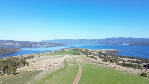 Bruny Horizon - Where the Country meets the Sea in North Bruny