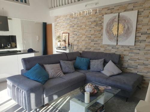 Appartement duplex de standing au calme avec piscine in Bellevue