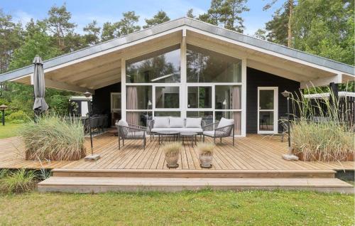 Beautiful Home In Ebeltoft With Wifi – khách sạn tại Fuglslev