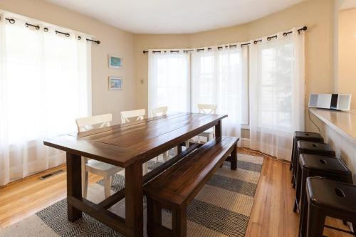 Lucky-Mtn View-AC-4BR/2BA - image 3
