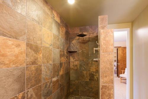 Heartbreak-Rvr/Mt View-4BR/2BA - image 8