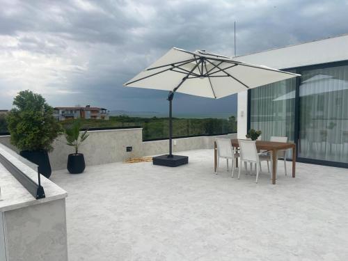 Adria Loft - image 5