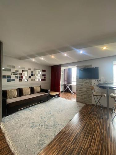 ApartLux on Pobedy Avenue - Tap to explore photos