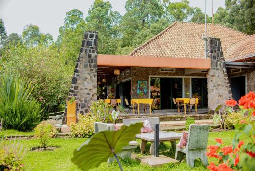 Karisimbi Cave Resort in รูเฮนเกรี