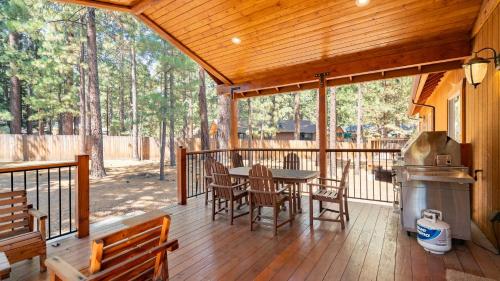 Paradise Pines by AvantStay Beautiful Big Bear Home Only 1 Mile To Snow Summit in Big Bear Lake, USA