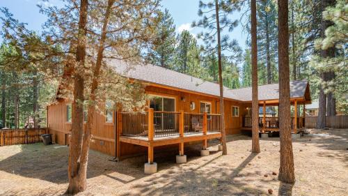 Paradise Pines by AvantStay Beautiful Big Bear Home Only 1 Mile To Snow Summit in Big Bear Lake, USA