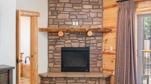 Paradise Pines by AvantStay Beautiful Big Bear Home Only 1 Mile To Snow Summit in Big Bear Lake, USA