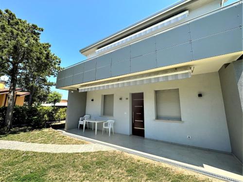 Bright flat with shared pool