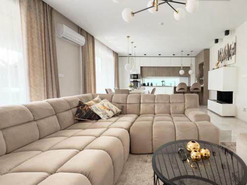 LuxHome by Lake Neusiedl with Jakuzzi in Fertoszentmiklos