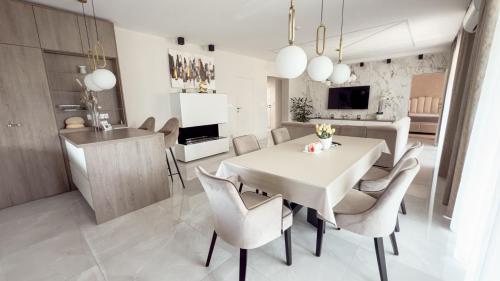 LuxHome by Lake Neusiedl with Jakuzzi in Fertoszentmiklos