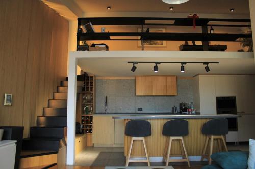 Modern Duplex Loft in Skopje City Center with 3 Bedrooms, Skopje