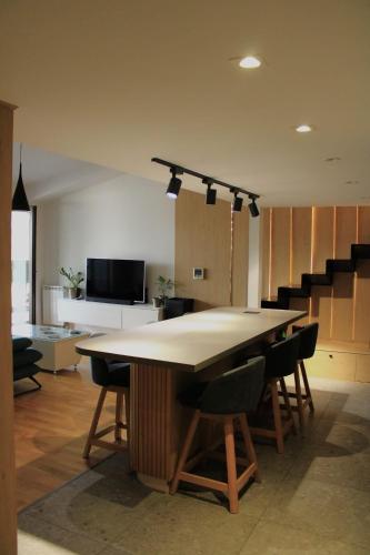 Modern Duplex Loft in Skopje City Center with 3 Bedrooms, Skopje (fotografie 3)