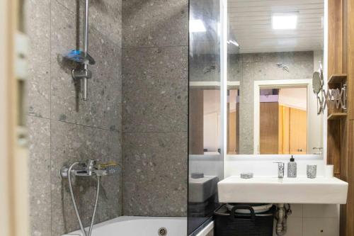 Modern Duplex Loft in Skopje City Center with 3 Bedrooms, Skopje (fotografie 5)