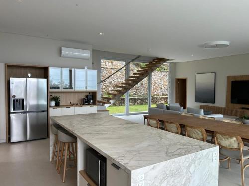 Paraiso com vista do mar e montanha na Praia Brava in Praia Brava