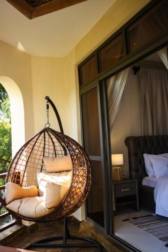 Manaya Luxury Diani Beach Serviced 2Bedroom with Pool & Parking - image 5