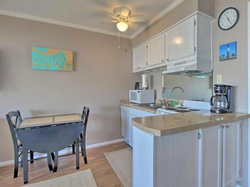 Updated Tybee Condo Community Pool Gone Coastal Beautiful Water Views Short Walk to Beach - image 7