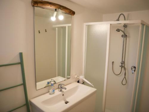 ฝักบัว, Room Sweet Room in โนวารา