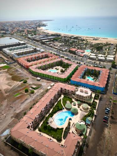Ocean & Pool - 2 bedroom Apartment, Santa Maria (photo 2)