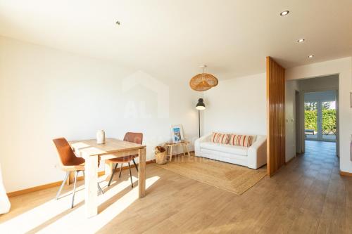 Valentin House by ACasaDasCasas in ริบามาร์ เด ซีมา