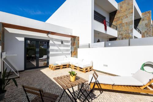 Valentin House by ACasaDasCasas in ริบามาร์ เด ซีมา