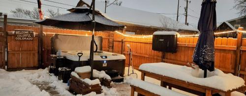 Pet Friendly Suite with Fenced Garden, HotTub, Sauna