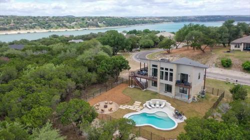 Úszómedence, Luxury Lakeview Home w/ Pool & Beach Access! - Not Active in Point Venture (TX)