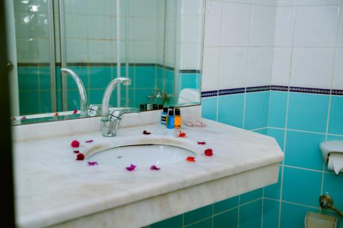 Azak Beach Hotel - image 4