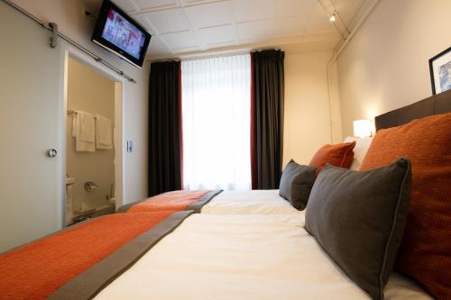 Chambre avec 2 lits, douche