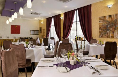 Restaurant, Bravia Hotel Ouagadougou in Ouagadougou